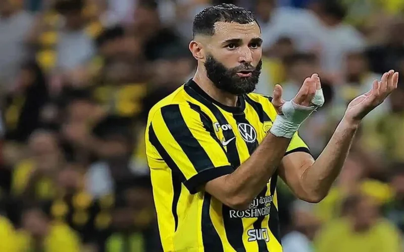 زلزال في الهلال.. صفقة كريم بنزيما تطيح بمسؤول بارز بسبب أزمة التمويل